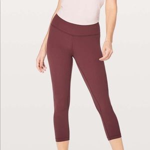 🍋Redwood color Lululemon Align crops 21’ Size 6🍋